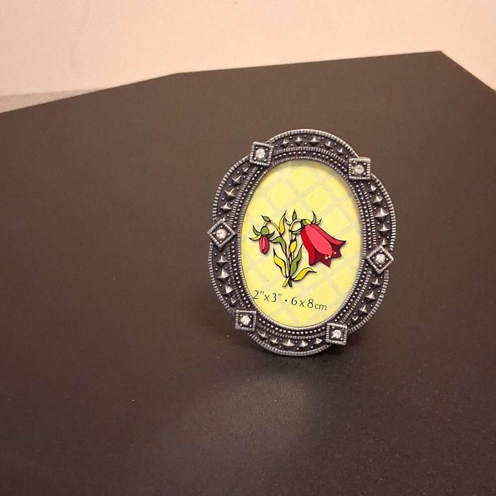 Vintage NEW Oval Dark Gray Mini Metal Picture Frame Display Pictures 2”x3”